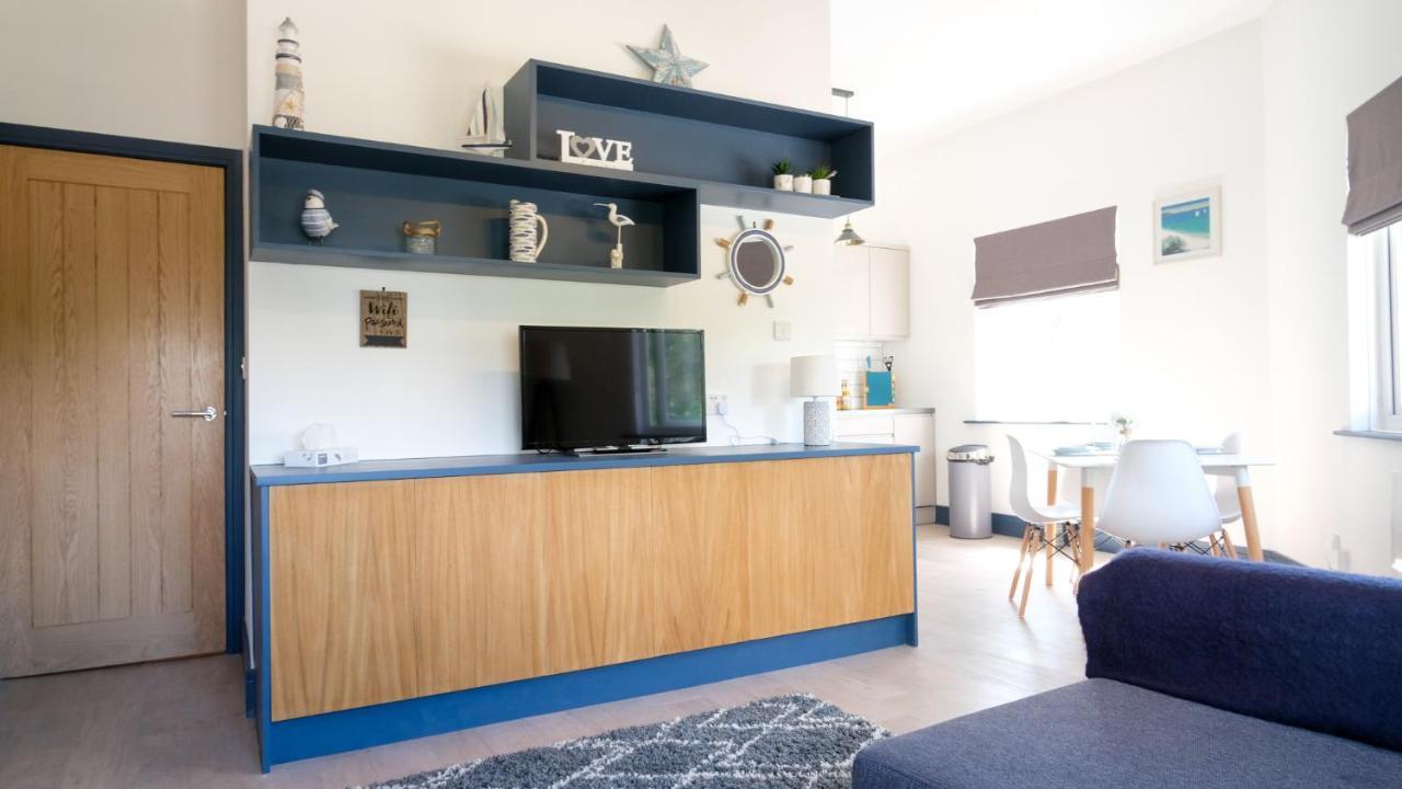 Intimate Entire Flat 9-Min Walk To Boscombe Beach Борнмут Екстер'єр фото