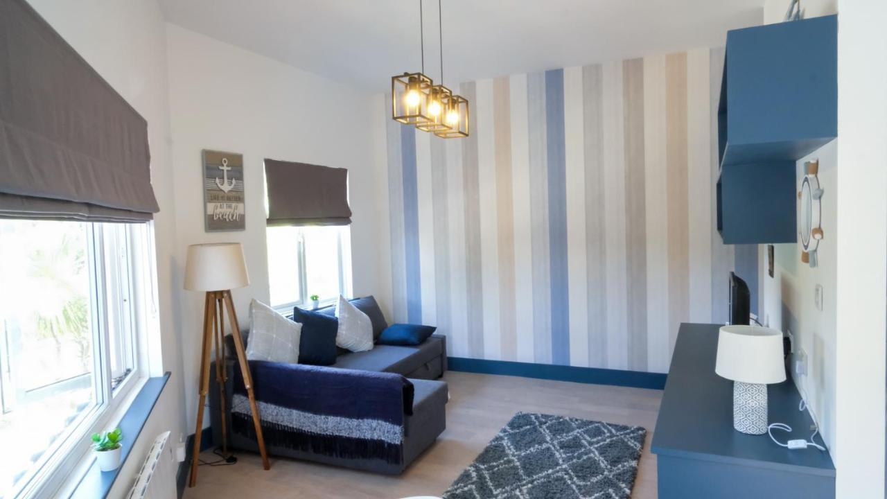 Intimate Entire Flat 9-Min Walk To Boscombe Beach Борнмут Екстер'єр фото